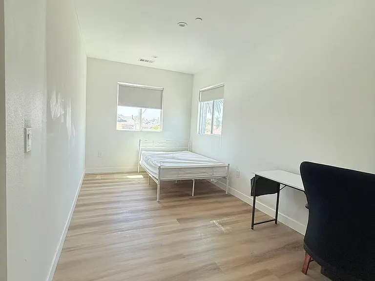 3027 1/2 Walton Ave #1 — Photo 3