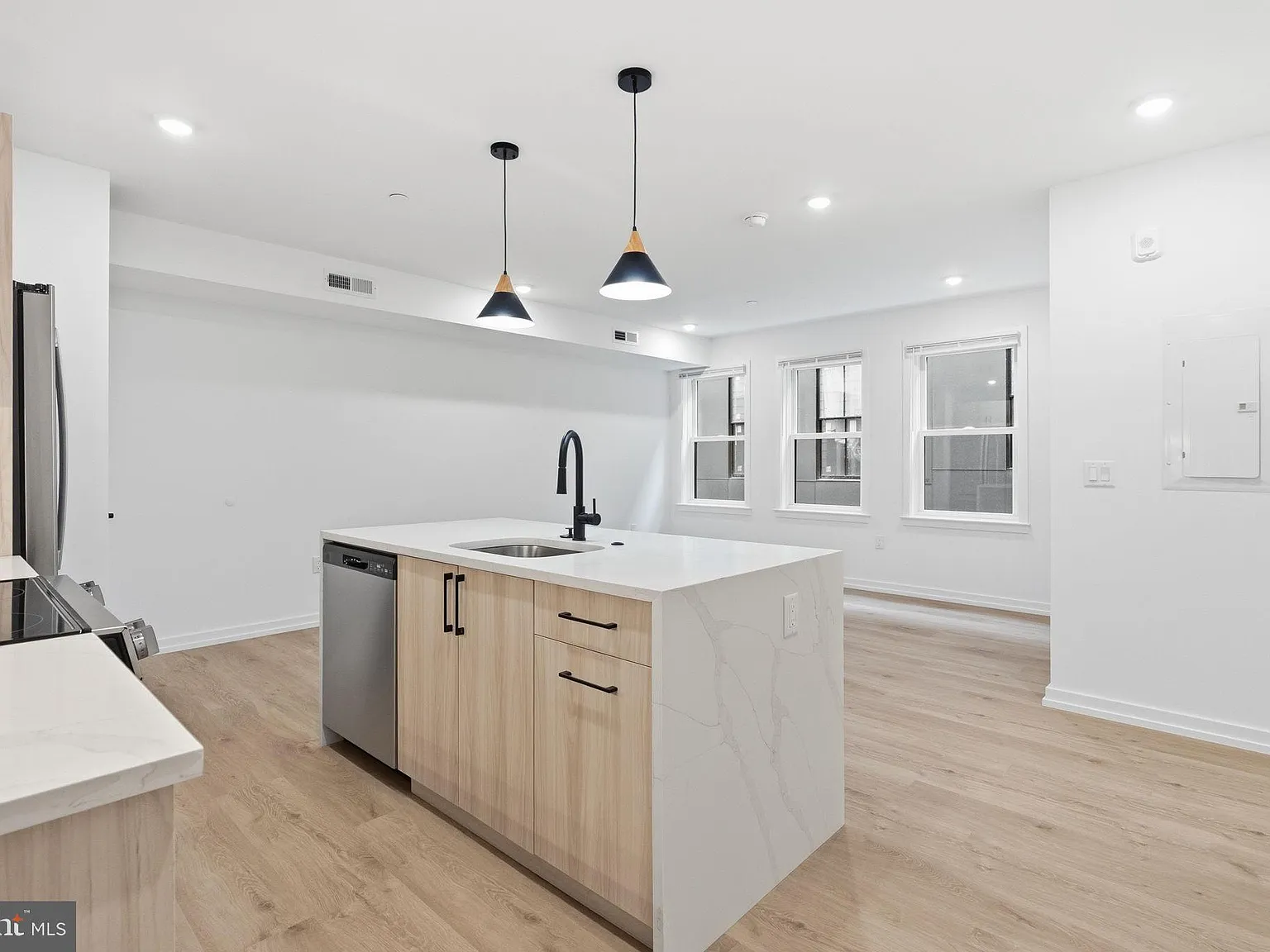 1 bed, 1.0 bath, 650 sqft, $1,900 — Photo 4