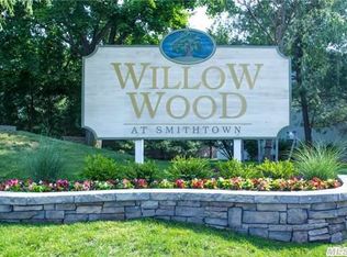 8 Plantation Dr, Hauppauge, NY 11788