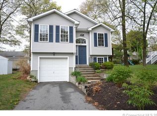 46 S Edgewood Rd, Niantic, CT 06357