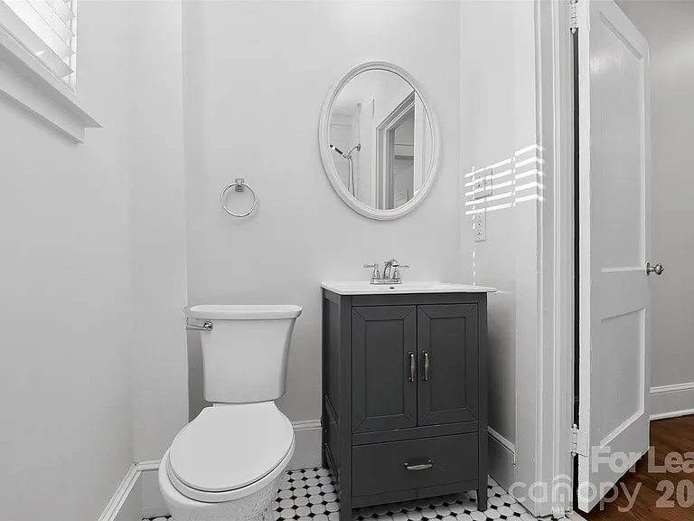 906 S York St — Photo 10