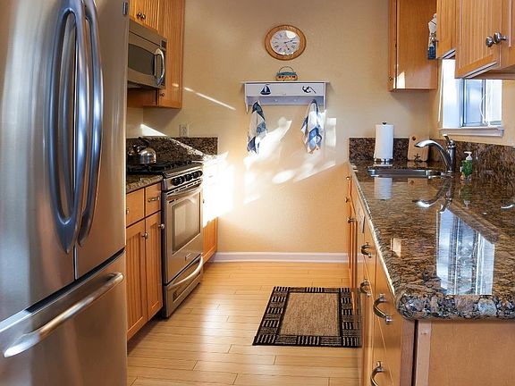 4th image of 3900 Bramble Ln Unit E
