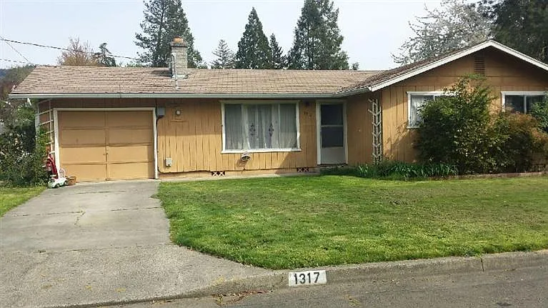 1317 NW Gilbert Way photo 1