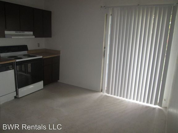 4th image of 1706 Cedarhill Dr APT B