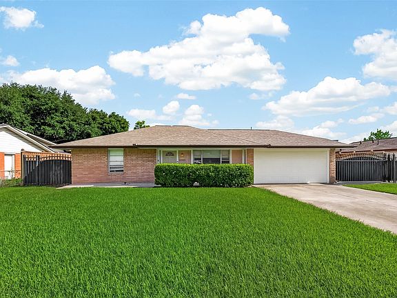 3rd image of 10935 Timberoak Dr