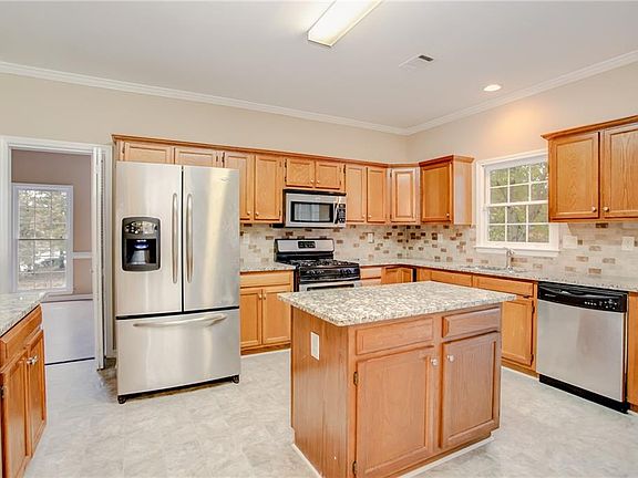 2nd image of 12113 Plantation Pkwy