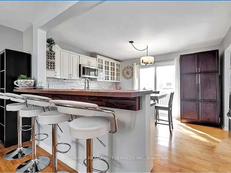 29 Uxbridge Cres — Photo 7