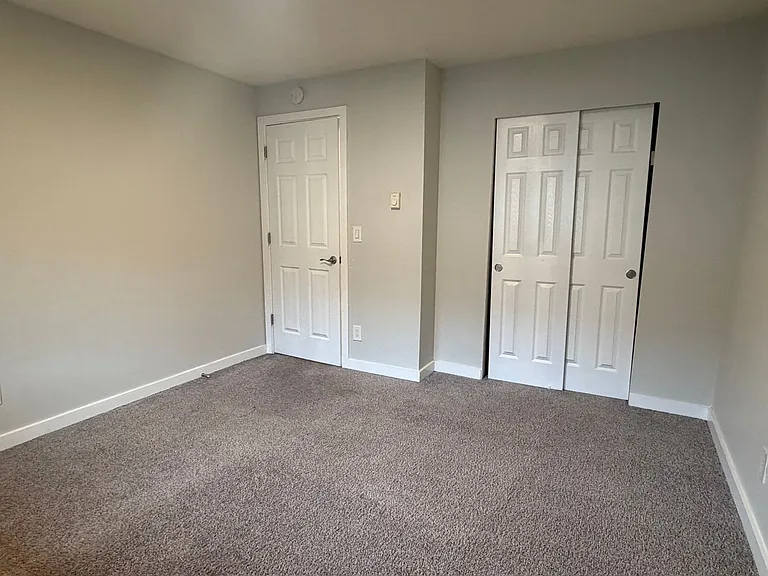 Carlynn Apartments — Photo 19