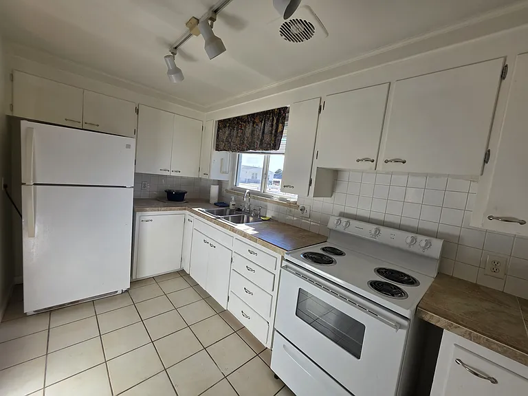 5700 W Virginia Ave — Photo 1