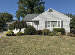 202 37th St SW, Barberton, OH 44203