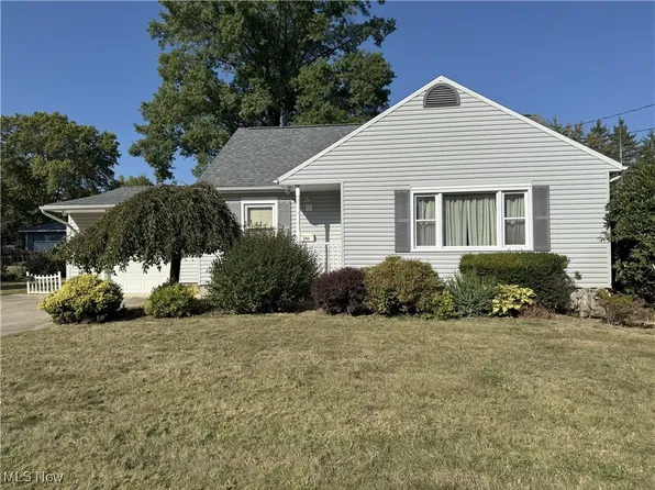 202 37th St SW, Barberton, OH 44203