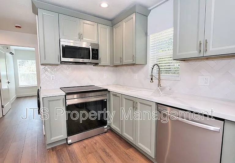 4712 65th St — Photo 3