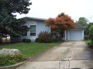 101 E Brewer Circle Dr, Walnut, IL 61376