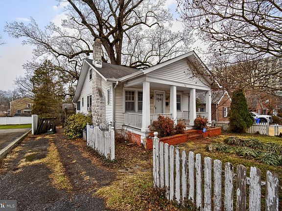 3rd image of 736 Easley St