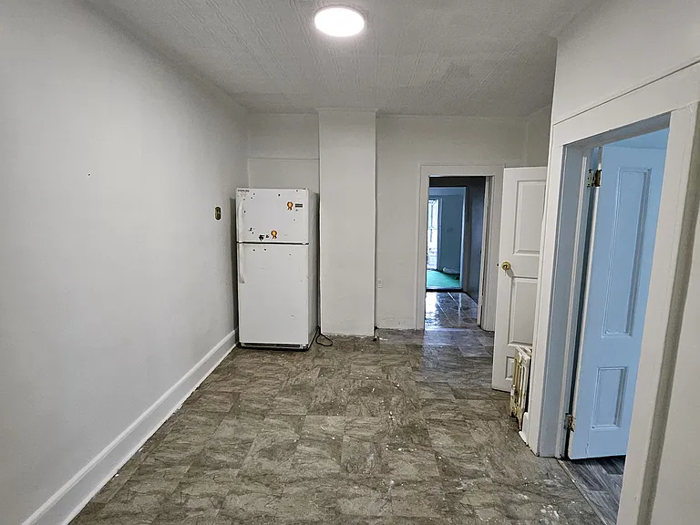 Edmund Ave — Photo 2