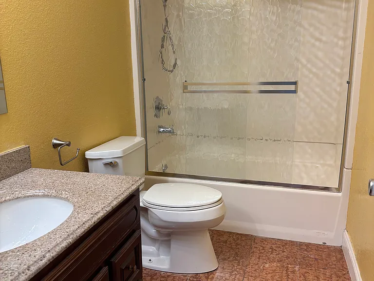 1049 Burnham Dr — Photo 13