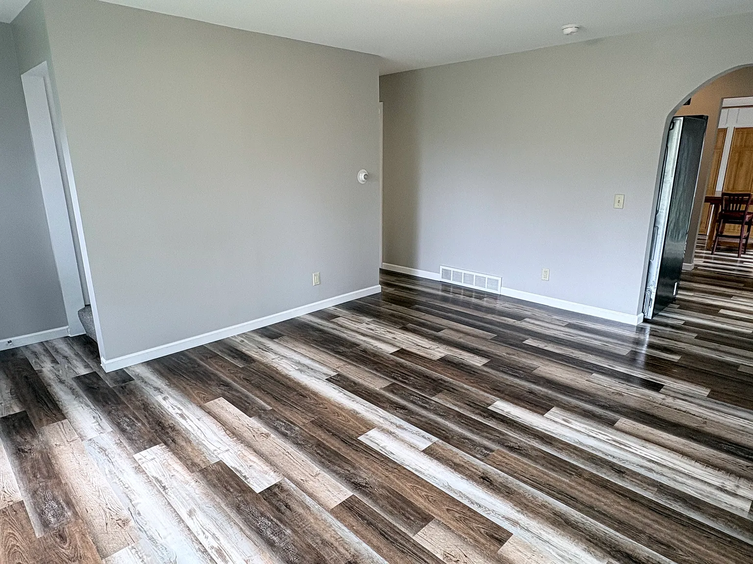3 bed, 1200 sqft, $1,800 — Photo 2