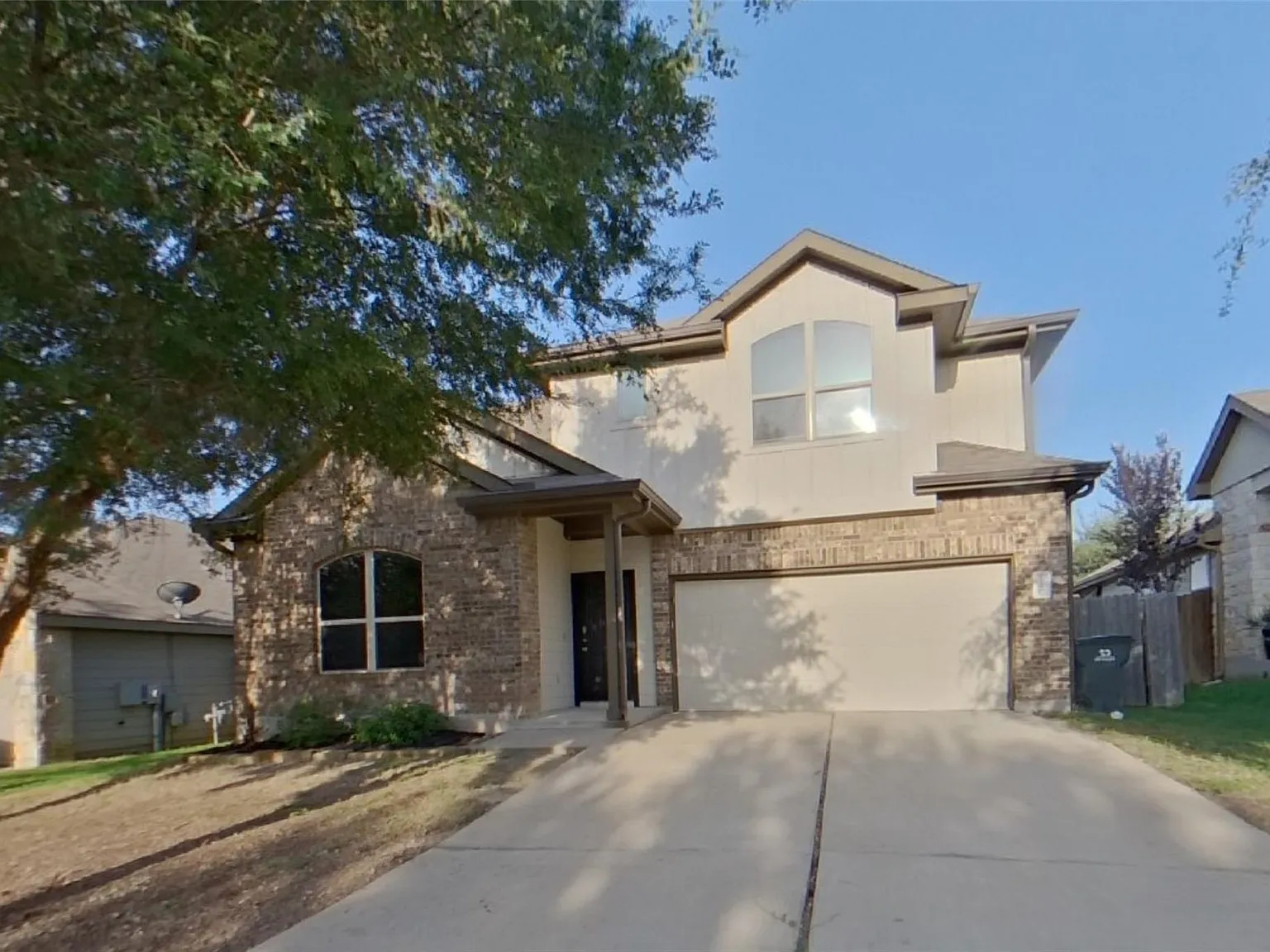 3 bed, 2.5 bath, 1690 sqft, $1,699 — Photo 1