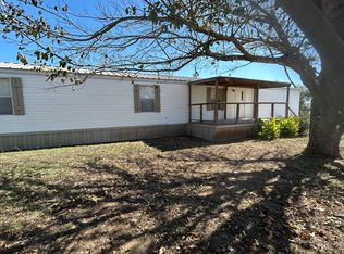 136 Burkhart Ln, China Spring, TX 76633