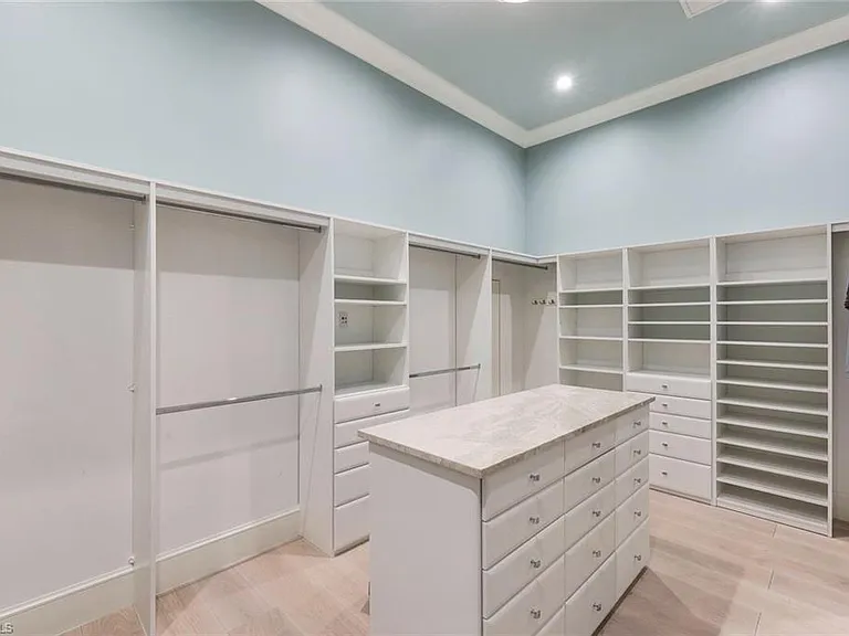 425 Harbour Dr — Photo 13