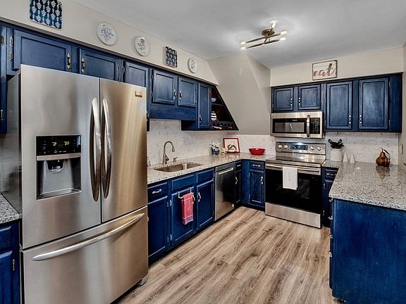 2nd image of 2045 Chateau Ct