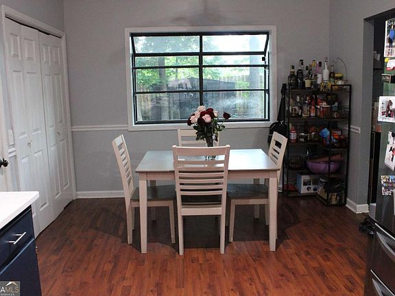 3rd image of 1495 Royalwyn Cir