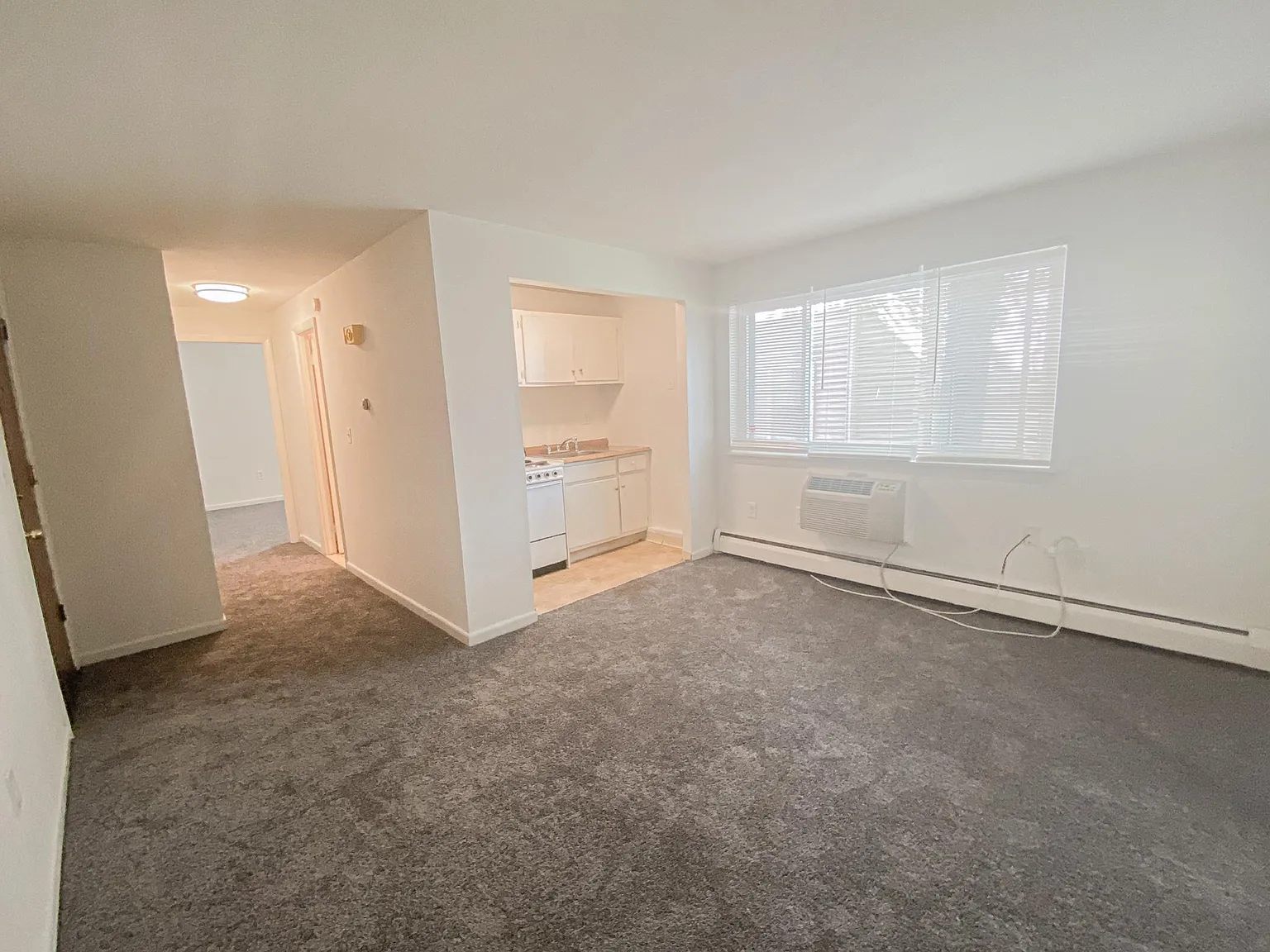 1 bed, 700 sqft, $1,015 — Photo 2