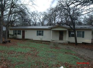 1109 Poe St, Azle, TX 76020