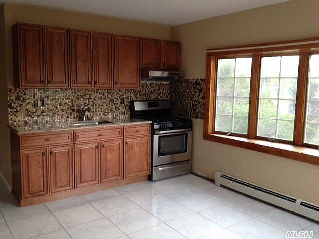 1st image of 33 Clarissa Dr