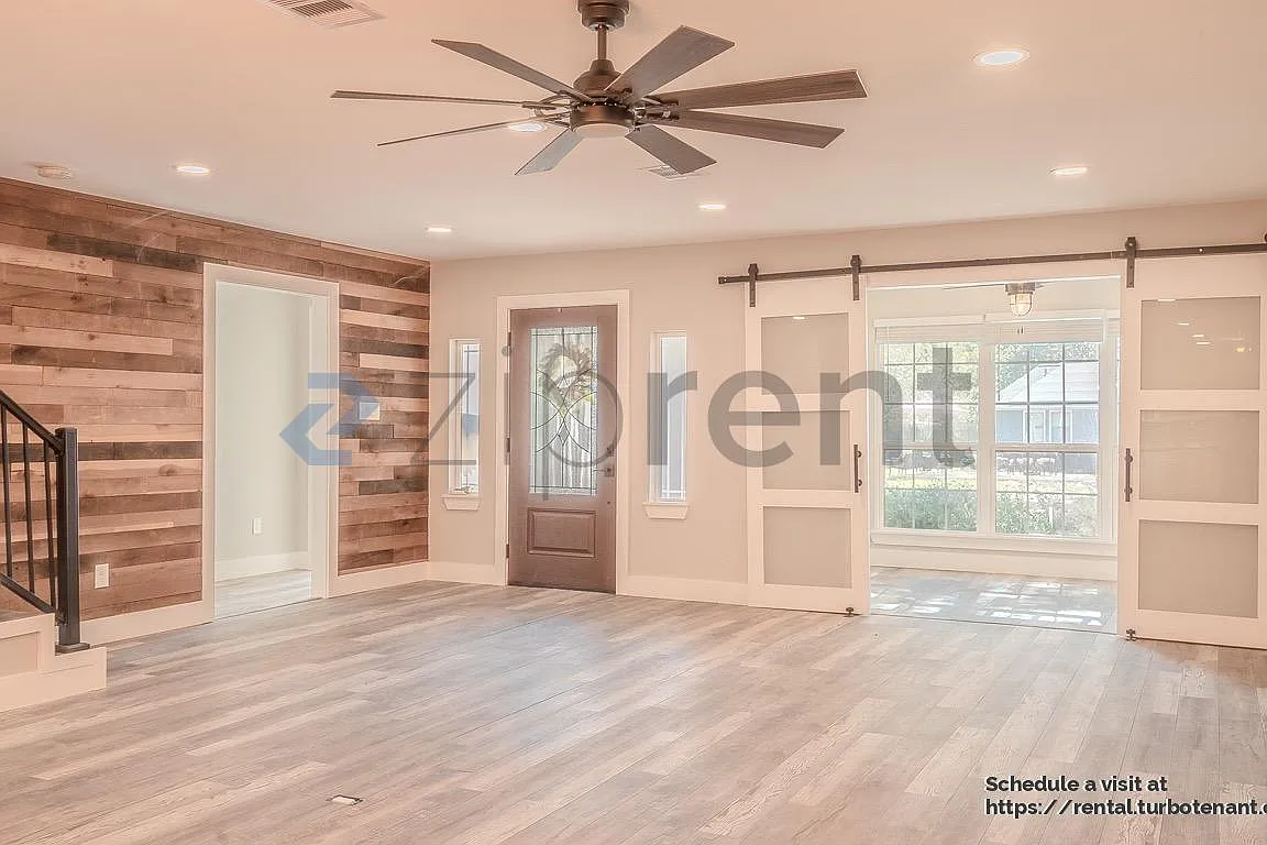 Building Photo - 722 Riveredge Dr