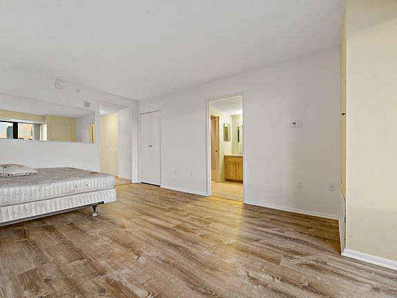 4th image of 2001 Hamilton St APT 2016