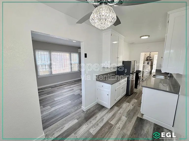 3039 S Bronson Ave — Photo 4