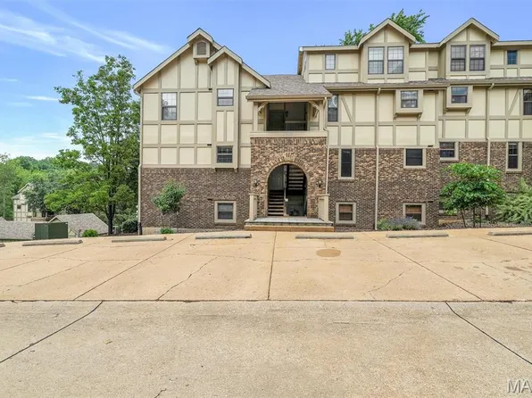 2303 Yosemite Park Ct APT E, Maryland Heights, MO 63043