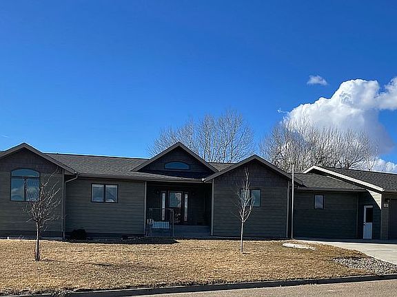 2012 Large 6 Bed 4 Bath Home