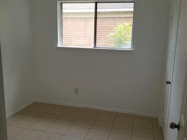 5421 Hazel St — Photo 7