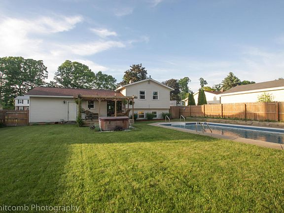3rd image of 5420 Edgelawn Dr SE