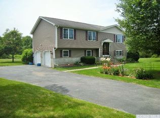 12 Meadow St, Clinton, NY 13323