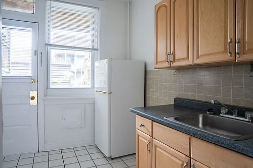 1466 W Argyle St #1R Photo 1