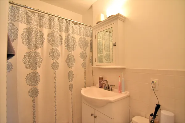 Rented by Buchbinder & Warren | media 7