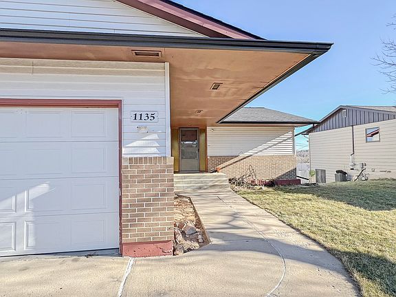 3rd image of 1135 Big Horn Ave