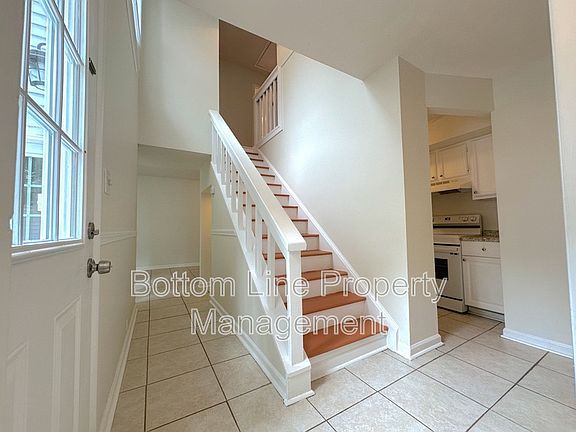 3rd image of 6925 Stonington Ln