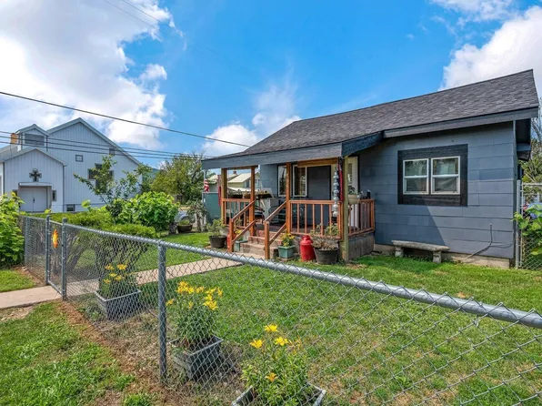 106 7th St, Priest River, ID 83856