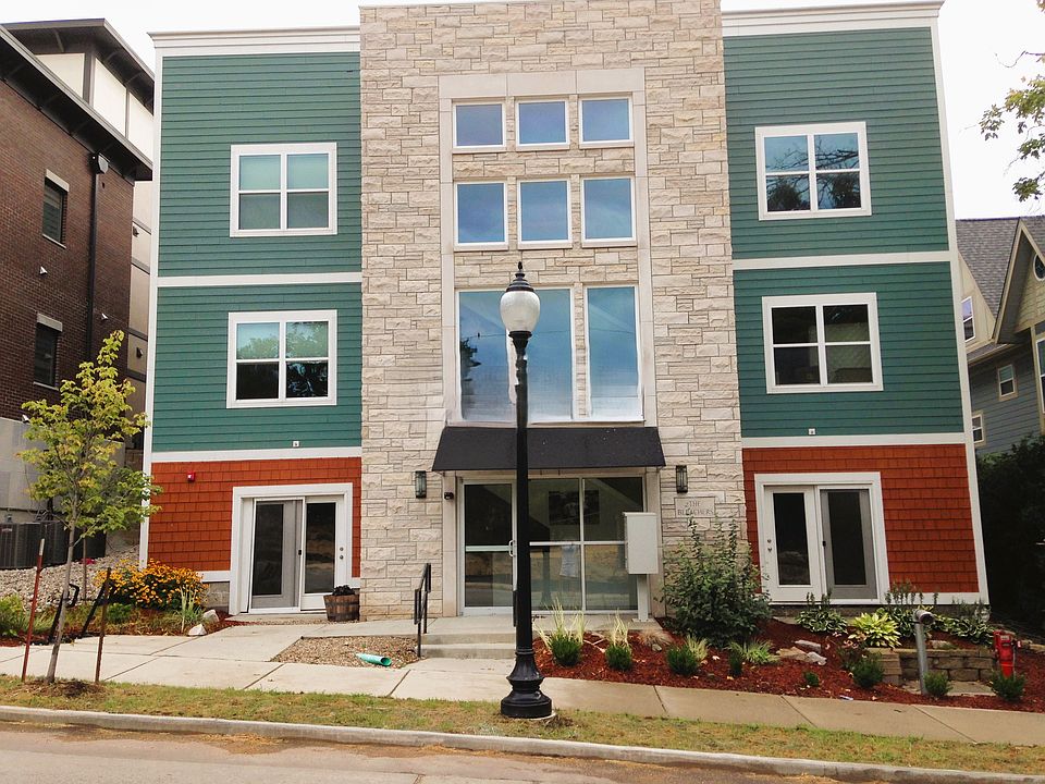 1st image of 703 N Walnut St