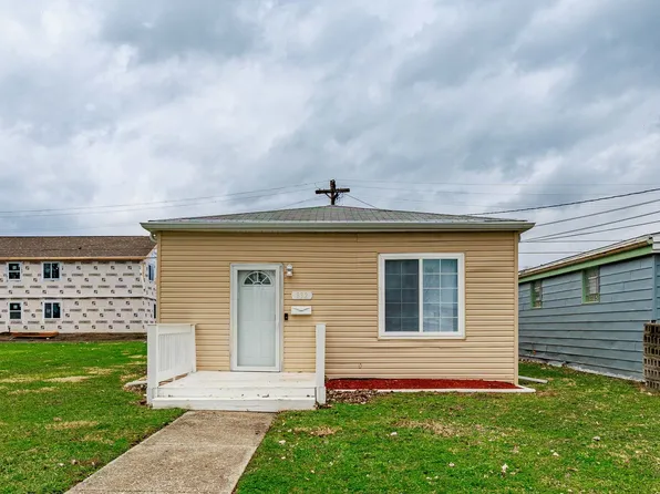 832 E 153rd St, Phoenix, IL 60426