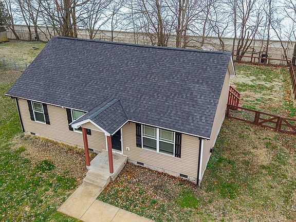 3rd image of 210 Hardin Ave