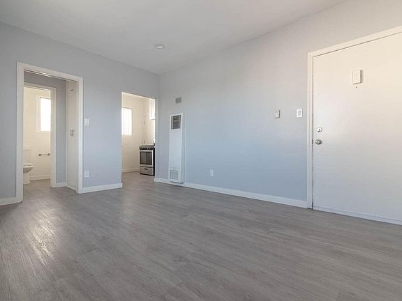 3rd image of 914 4th St #17