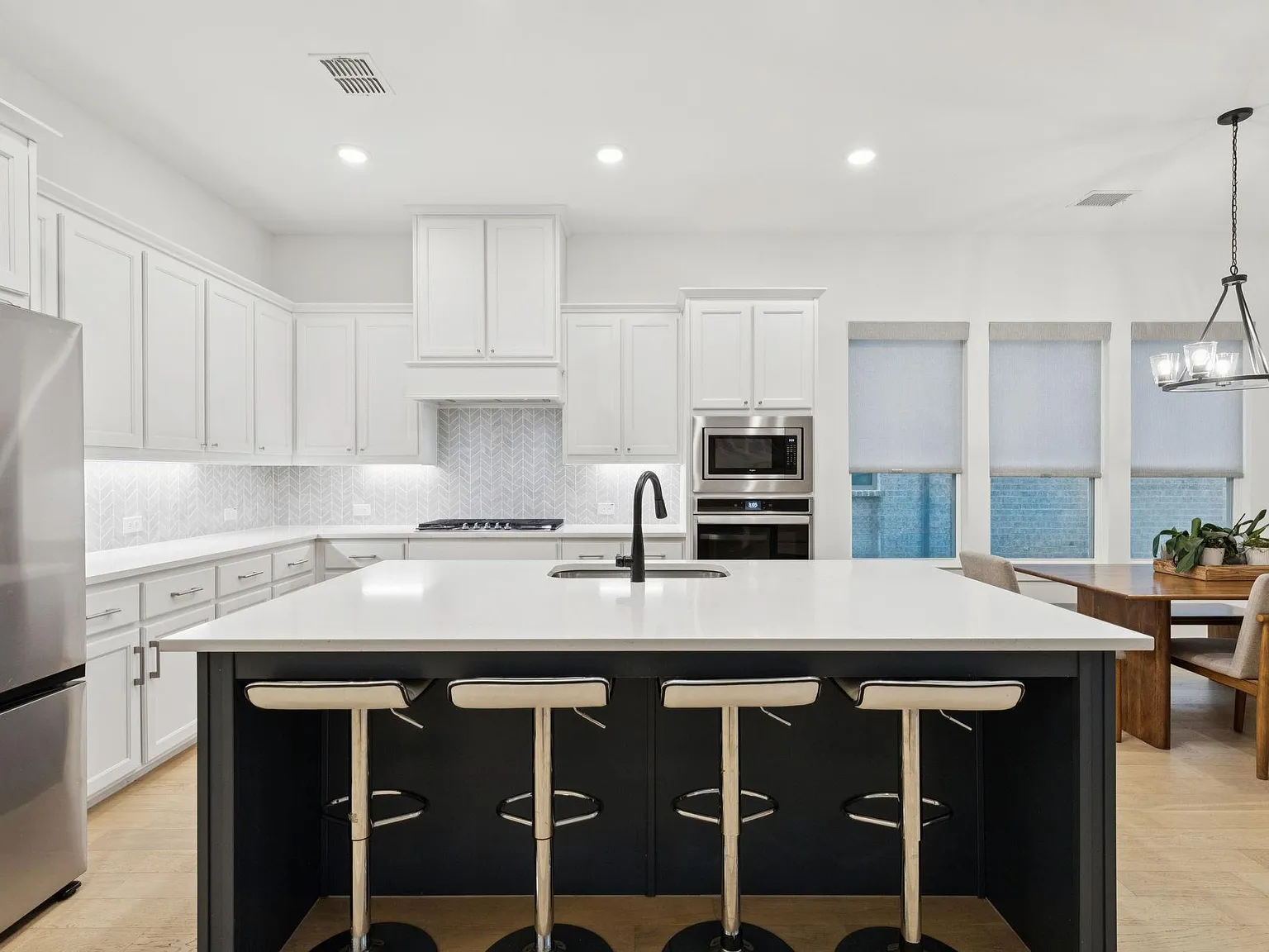 4 bed, 3234 sqft, $3,200 — Photo 3