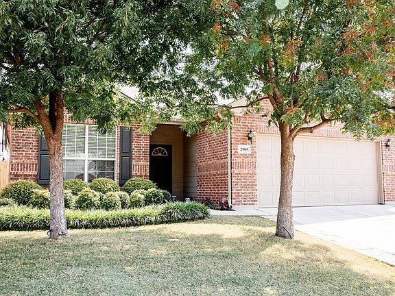2nd image of 2905 Yoakum St