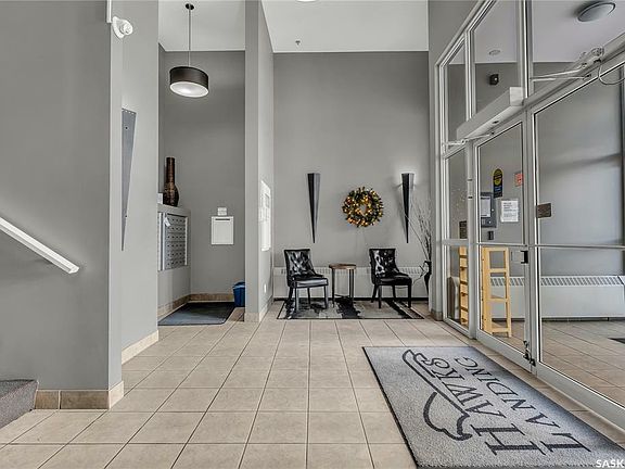 4th image of 102 Kingsmere Pl #306