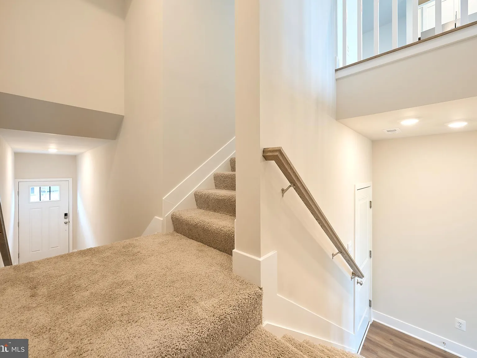 4 bed, 3.5 bath, 2227 sqft, $3,600 — Photo 2